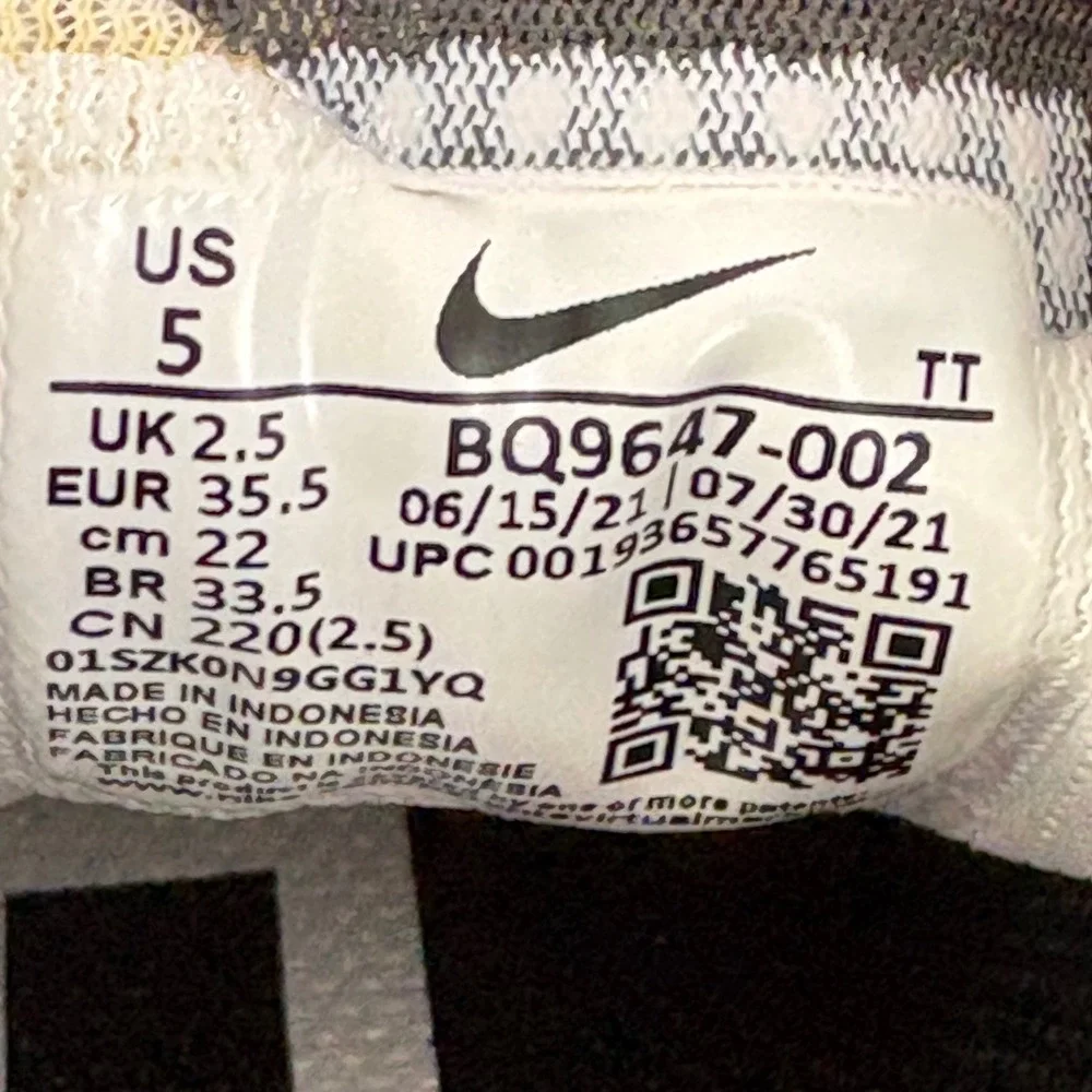 Nike Air Zoom Pegasus 37 Womens Running Shoes Black White BQ9647-002 Size 5